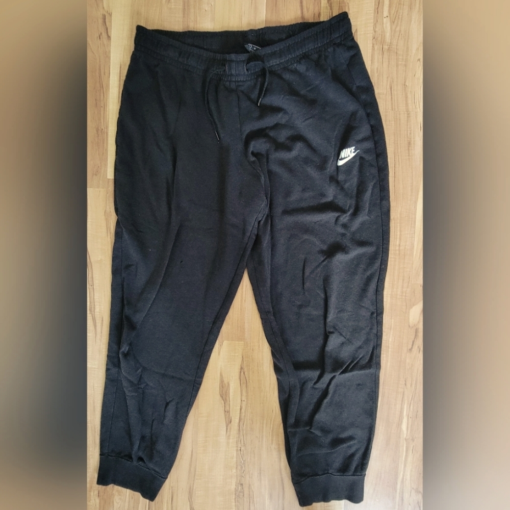 Nike Women's Sportswear Club Fleece Mid-Rise Jogger Pants